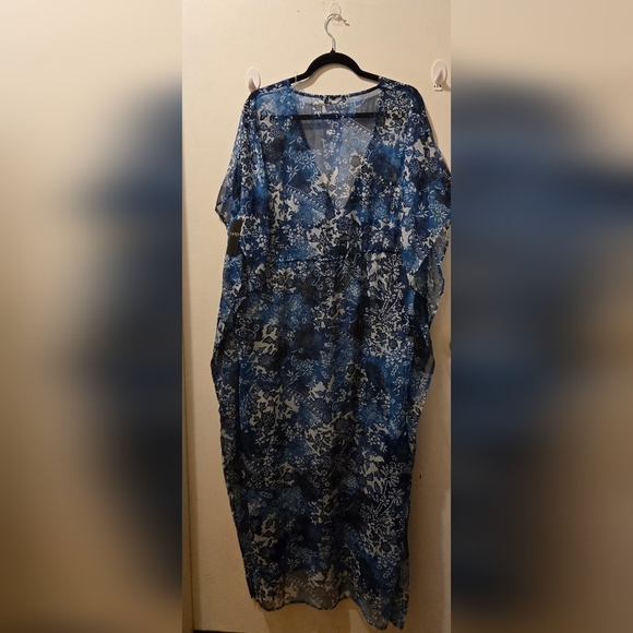 Lauren Ralph Lauren Blue and White Midi Caftan with flutter sleeves - Picture 2 of 11